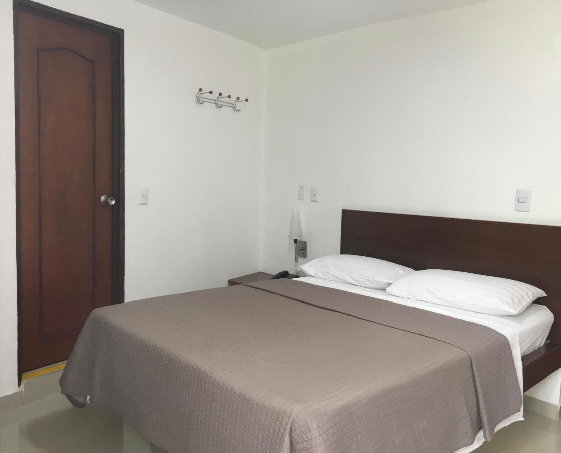 Hotel El Faro Буга Экстерьер фото